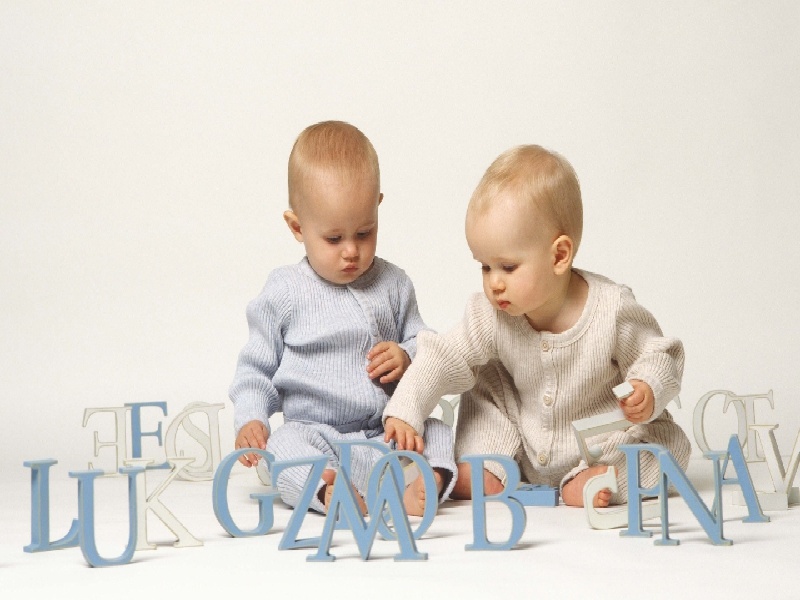 加工玻璃试管,试管中用瑞白